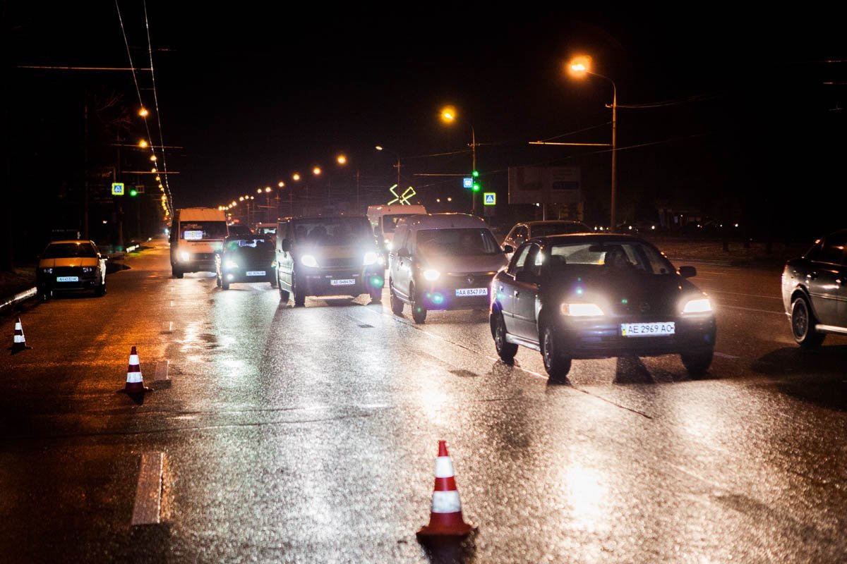 Самосвал был загружен песком