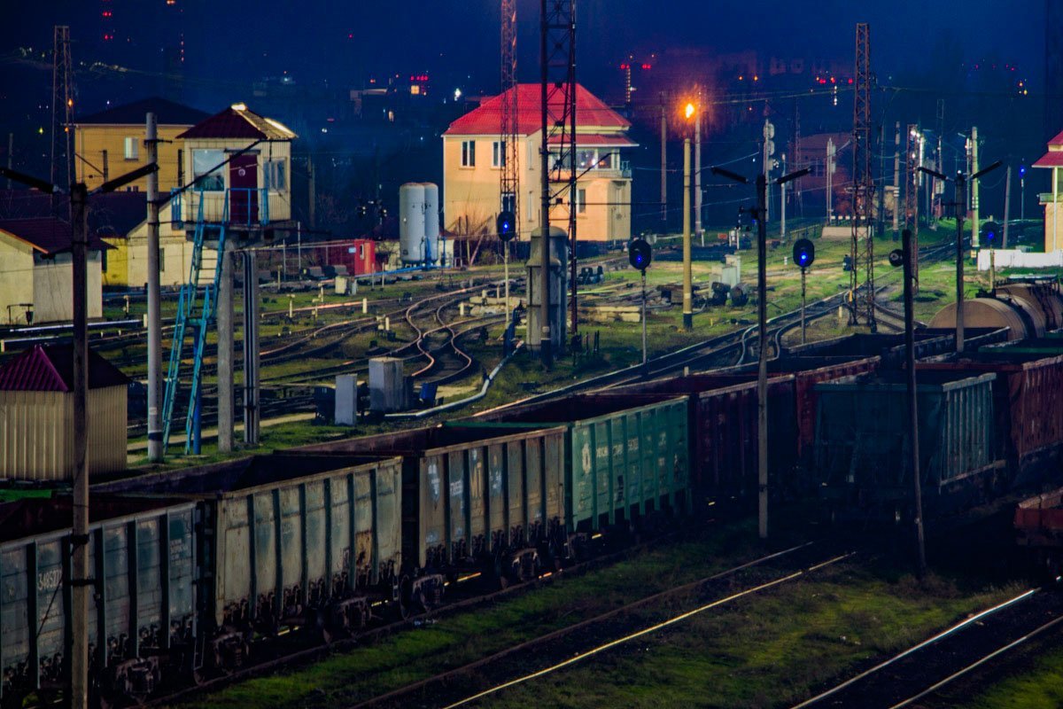Поезда увозят далеко и дарят людям надежду