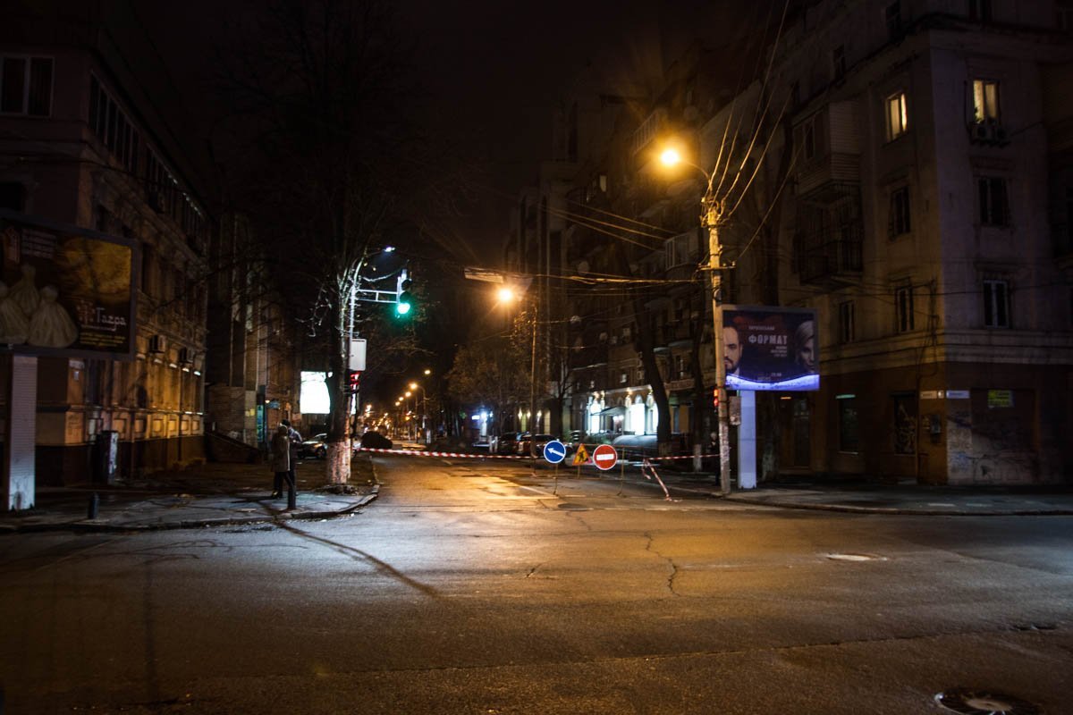 И со стороны улицы Грушевского