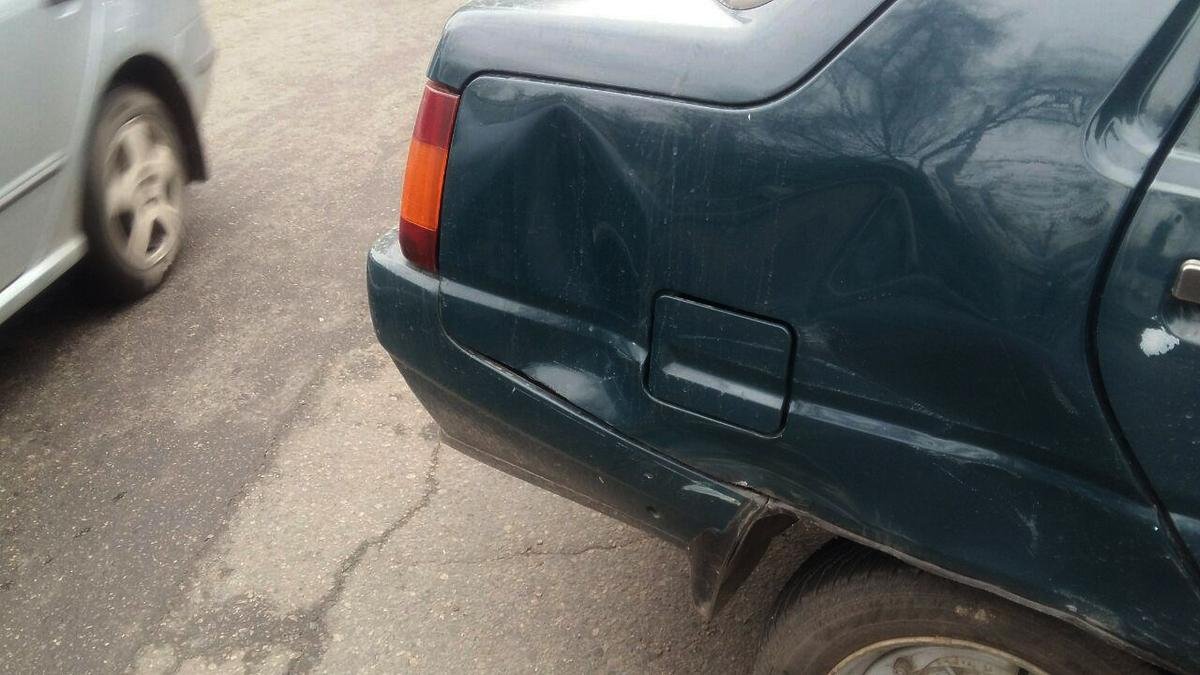 Водителя Славуты сзади толкнул Chevrolet, вследствие чего ЗАЗ ударил Toyota Водителя Славуты сзади толкнул Chevrolet, вследствие чего ЗАЗ ударил Toyota