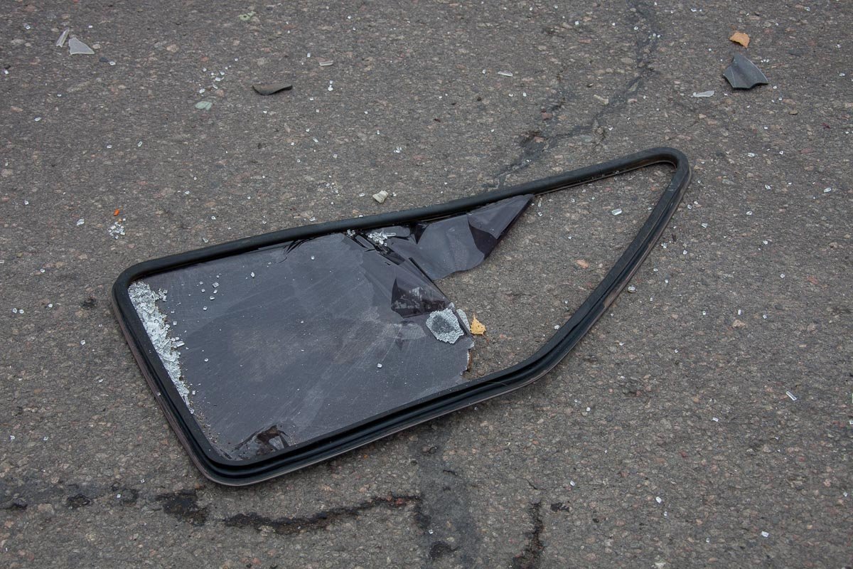 Одной из причин аварии послужила скользкая дорога