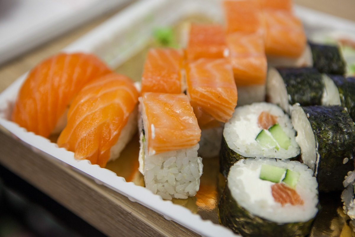 В роллы не пожалели сыра