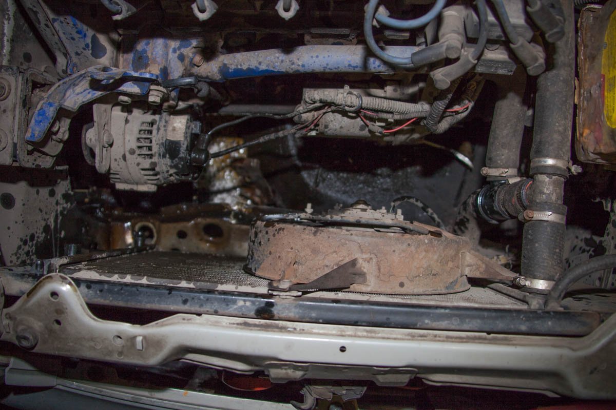 В результате ДТП разворотило полмашины В результате ДТП разворотило полмашины