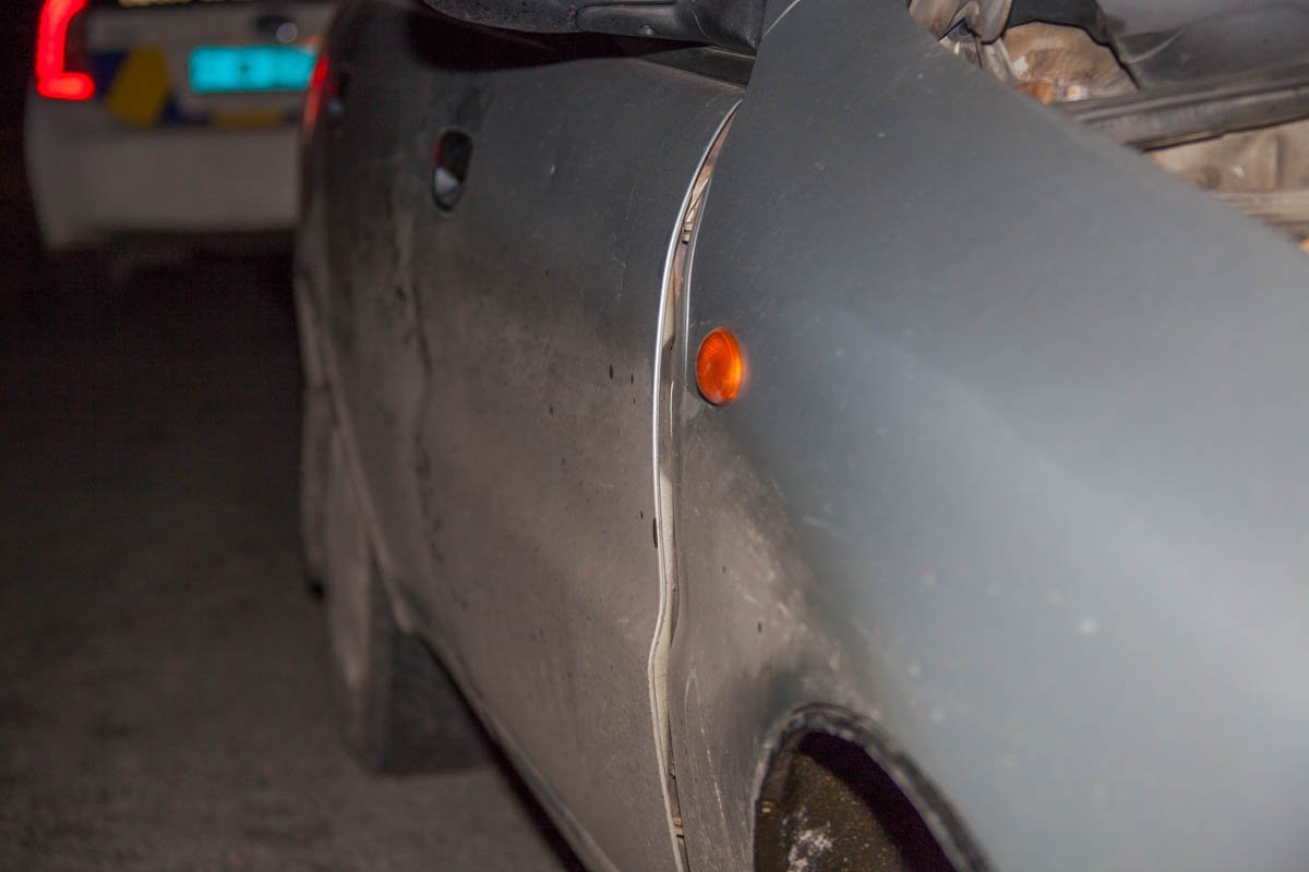 От удара о крышку люка деформировался кузов авто От удара о крышку люка деформировался кузов авто