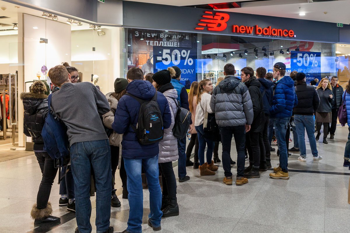 Кроссовок много не бывает