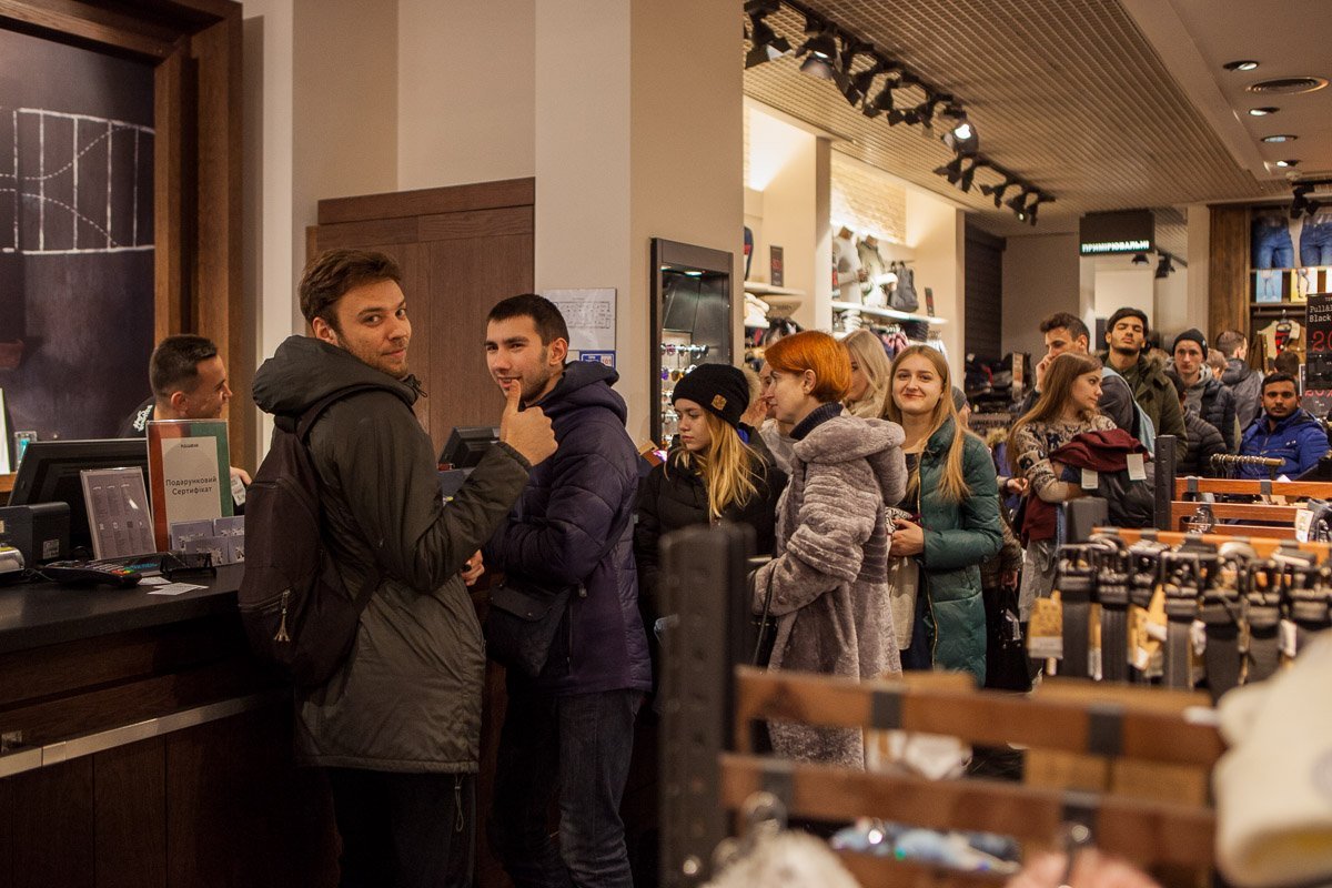 Интересно, есть ли доставка пиццы в очередь?