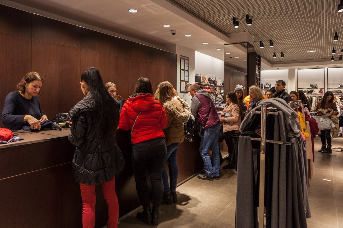 Пробки в центре и дикие очереди в ТЦ: как проходит "черная пятница" в Днепре 4