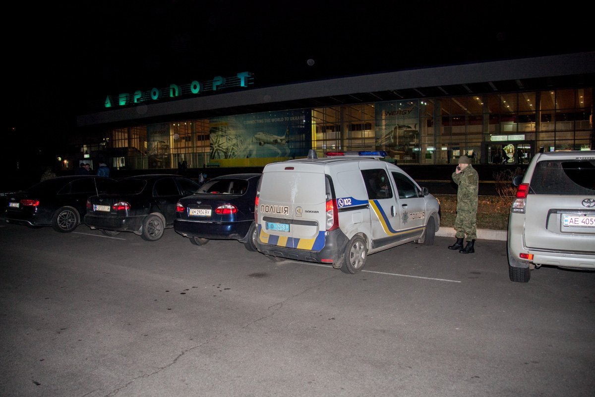 В Днепре неизвестный заминировал аэропорт и требовал приезда президента В Днепре неизвестный заминировал аэропорт и требовал приезда президента