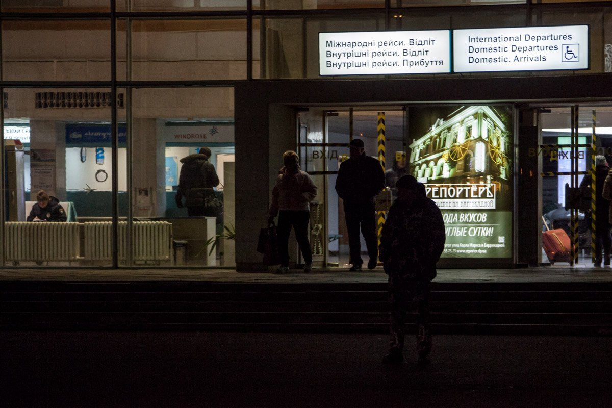 Взрывотехники обследовали помещение и территорию, однако взрывчатых веществ не обнаружили Взрывотехники обследовали помещение и территорию, однако взрывчатых веществ не обнаружили
