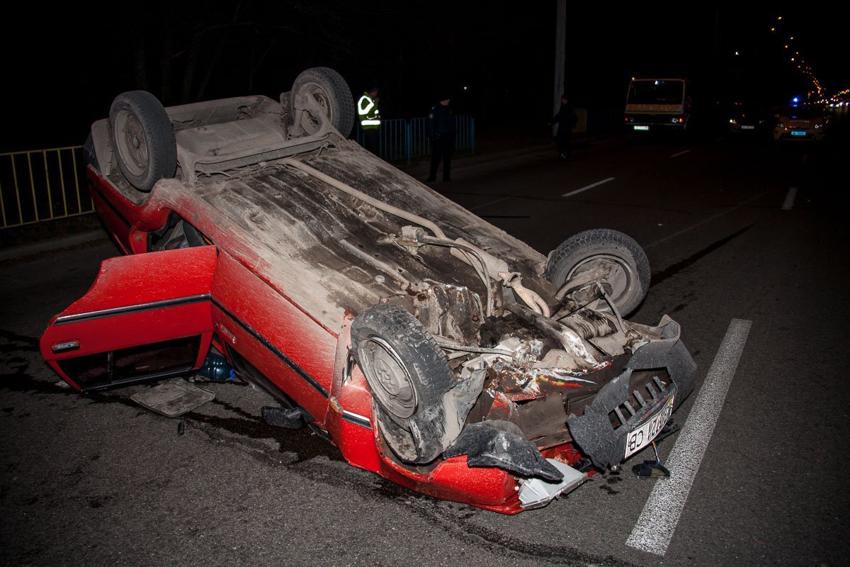 У водителя подозрение на закрытую черепно-мозговую травму, тупую травму живота и ушиб грудной клетки