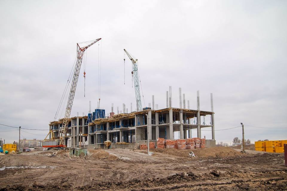 В поселке Слобожанское строят девятиэтажный дом В поселке Слобожанское строят девятиэтажный дом