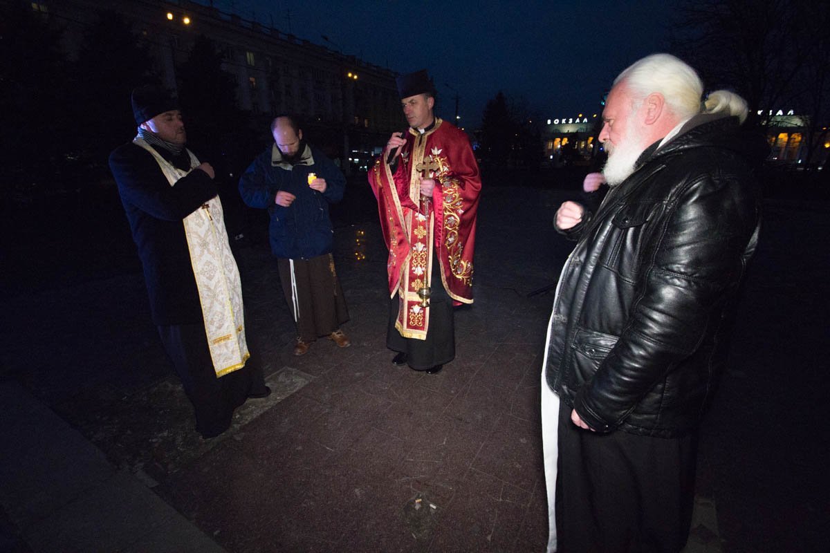 На площади провели молебен