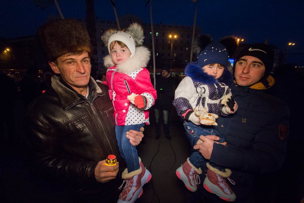 Участники акции с детьми