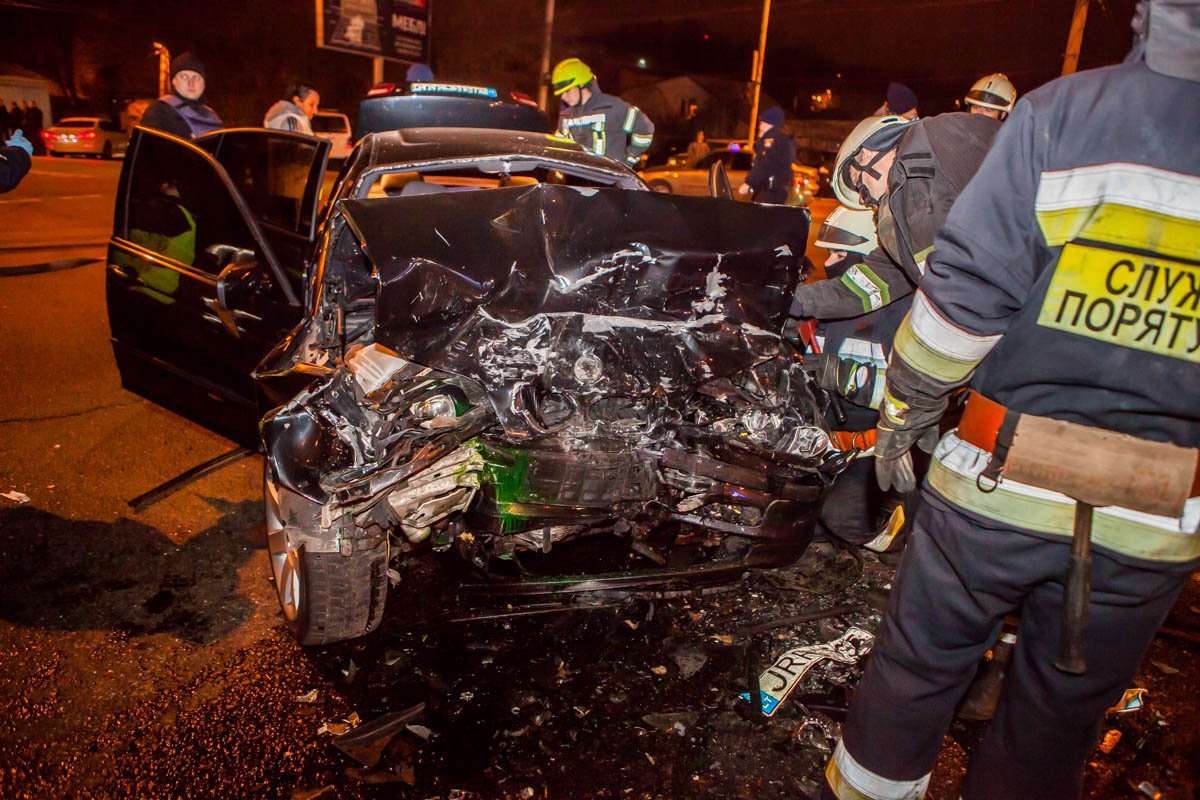 Спасателям пришлось тушить BMW на литовских номерах