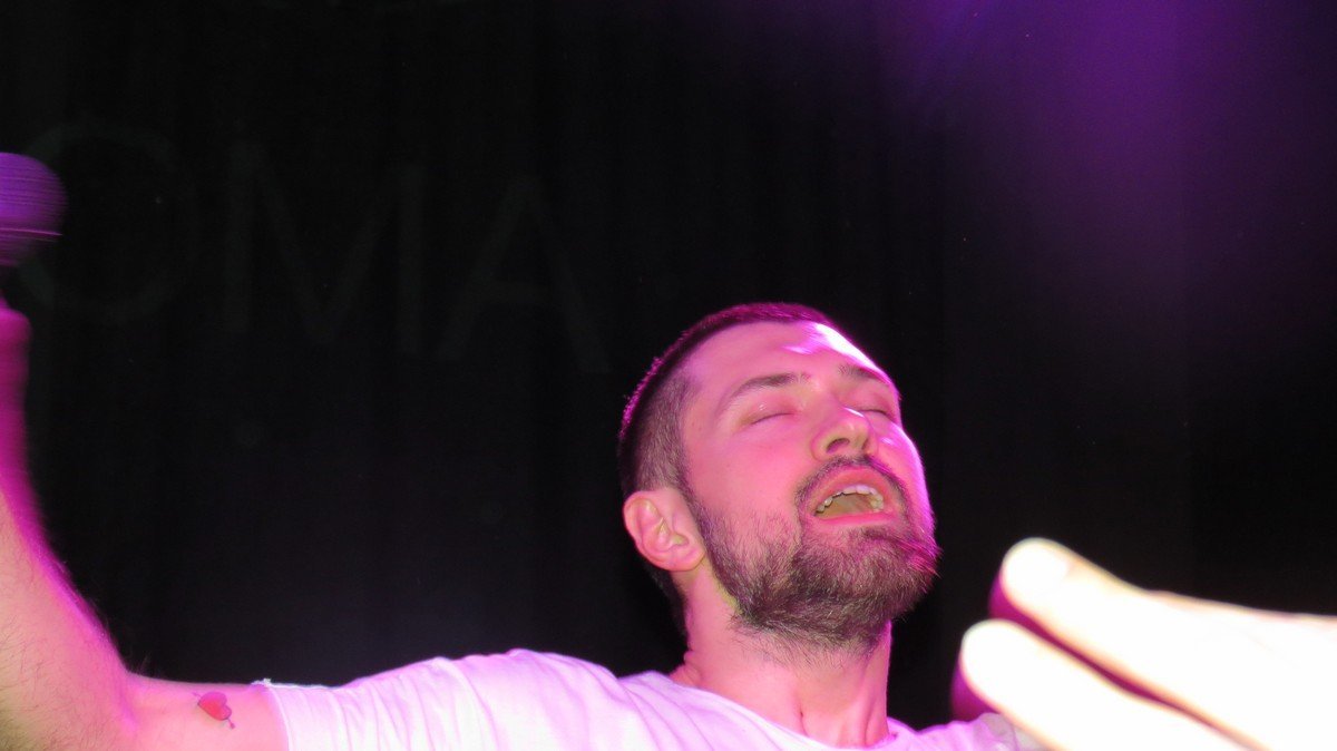 Ночь-полночь, ты не спишь.За порогом ночи мы, огни Ночь-полночь, ты не спишь.За порогом ночи мы, огни