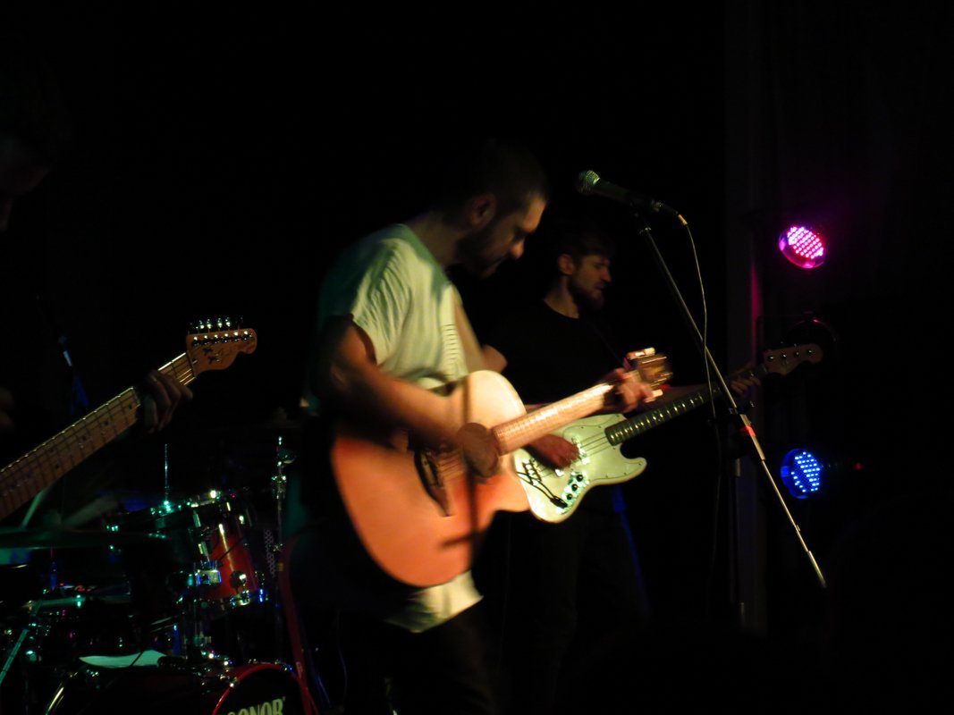 Группа "горела" на сцене  Группа "горела" на сцене