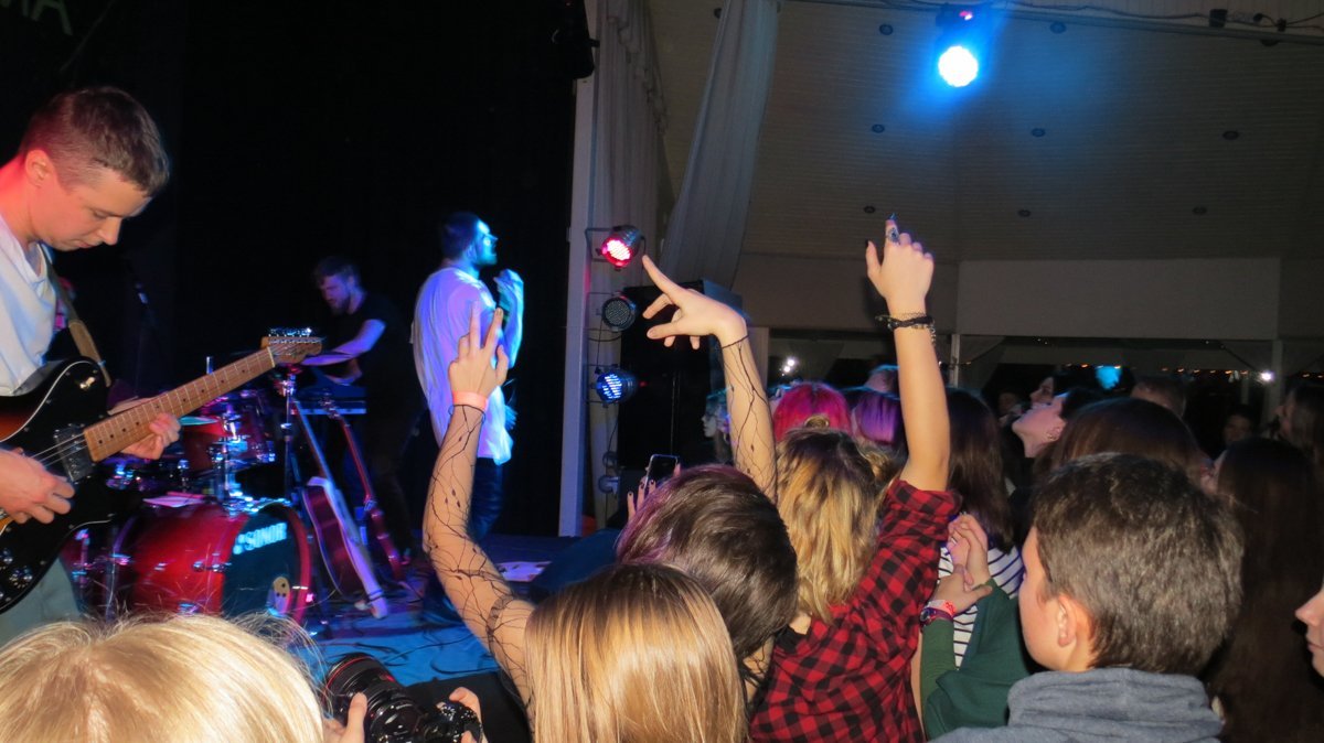 Эмоции на концерте зашкаливали Эмоции на концерте зашкаливали