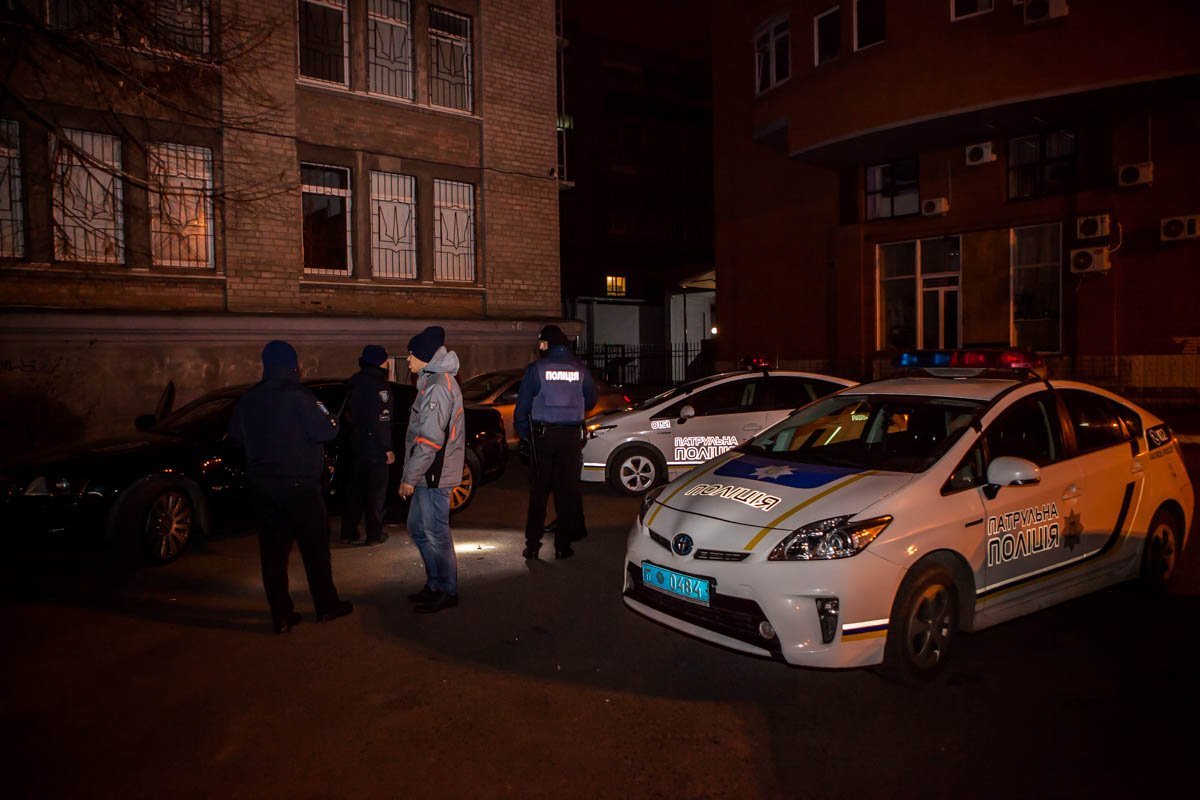 Патрульная полиция нашла машину возле прокуратуры Патрульная полиция нашла машину возле прокуратуры