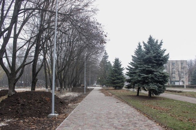 В Вольногорске ремонтируют городской парк В Вольногорске ремонтируют городской парк