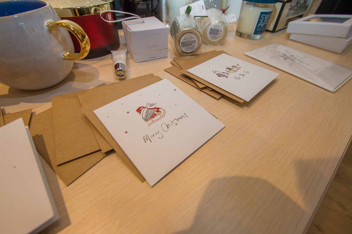 На фестивале можно приобрести новогодние подарки близким На фестивале можно приобрести новогодние подарки близким