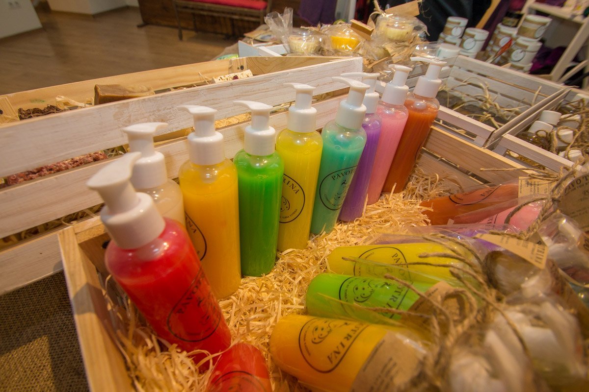 Помимо сладостей и книг, можно купить мыло ручной работы Помимо сладостей и книг, можно купить мыло ручной работы