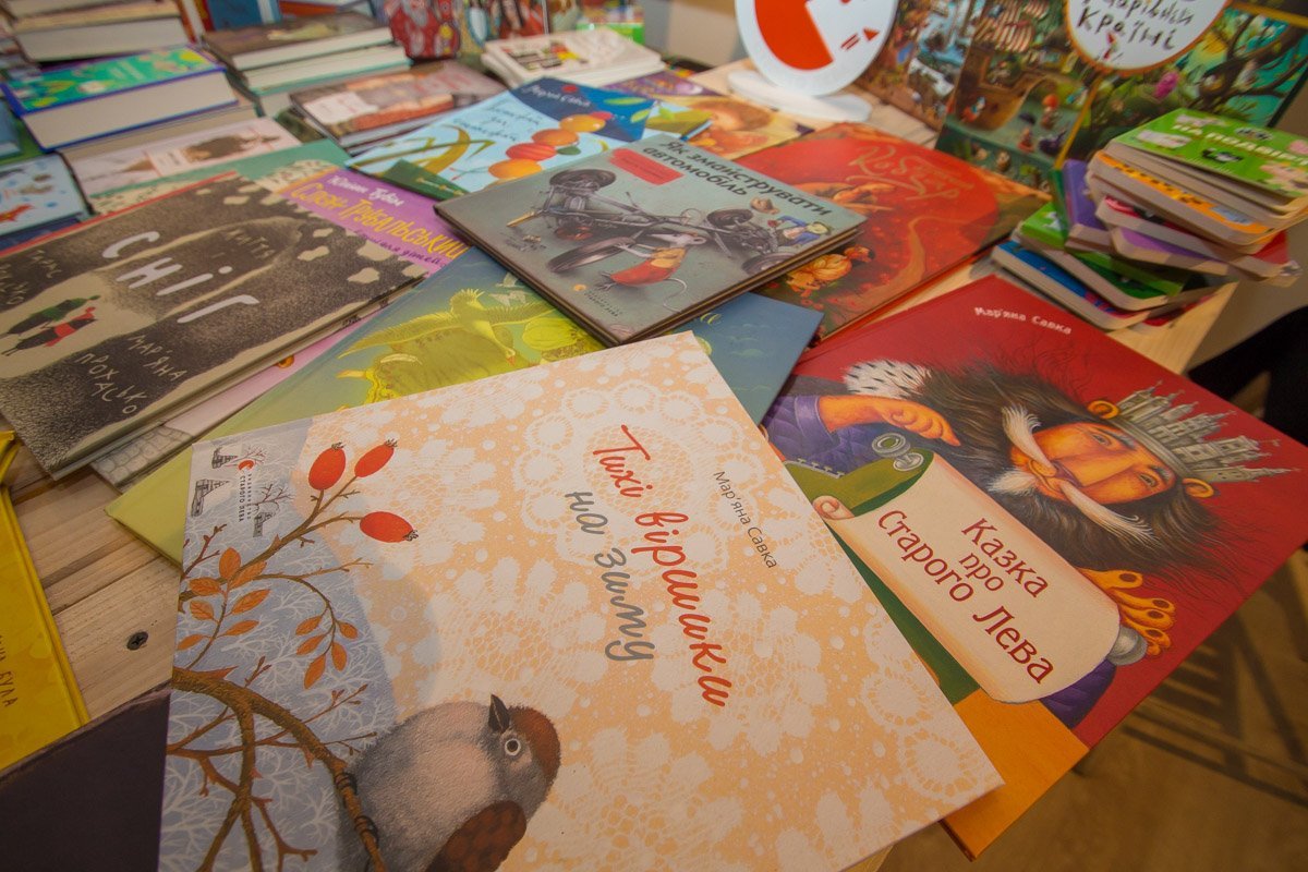 Дети не могли уйти с пустыми руками Дети не могли уйти с пустыми руками