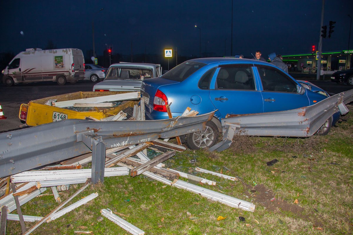 Пострадала жена водителя ВАЗ