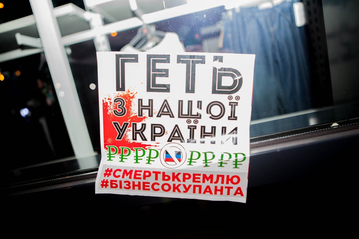 Подготовлены были и наклейки Подготовлены были и наклейки