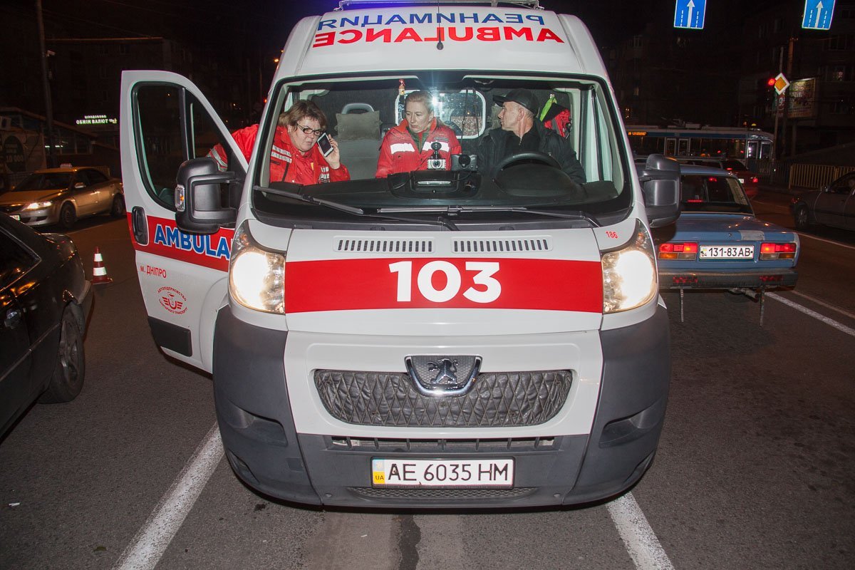 Из травм у потерпевшей лишь ушибы. Ее госпитализировали в 6-ю горбольницу Из травм у потерпевшей лишь ушибы. Ее госпитализировали в 6-ю горбольницу