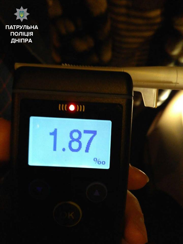 В Днепре пьяная девушка разъезжала по городу на Toyota Land Cruiser 1