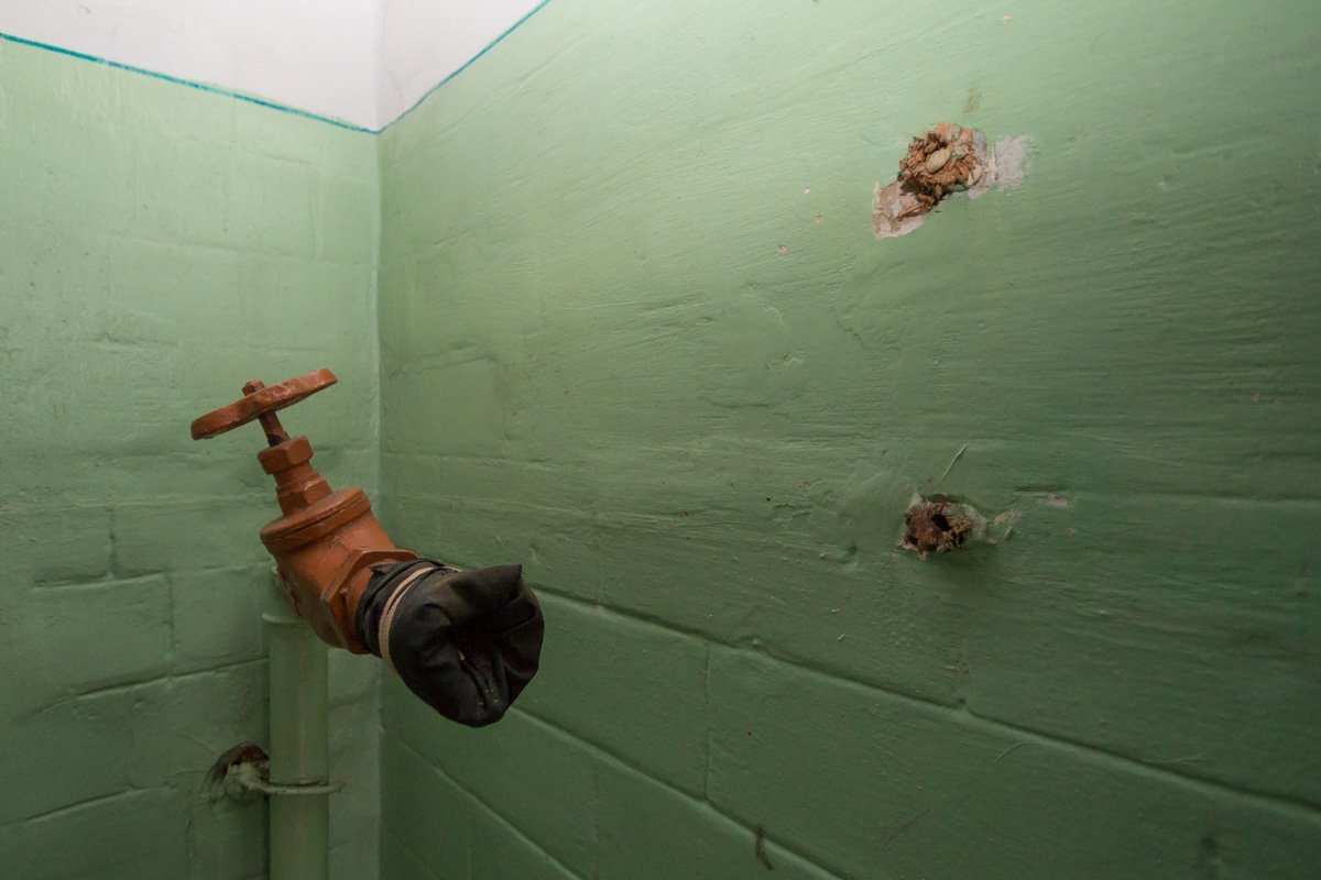 Пожарные рукава сняли на всех этажах Пожарные рукава сняли на всех этажах