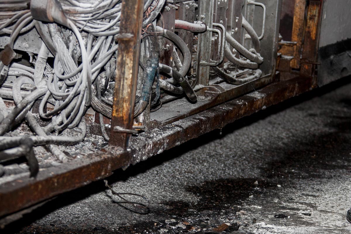 По предварительной информации произошло возгорание проводки