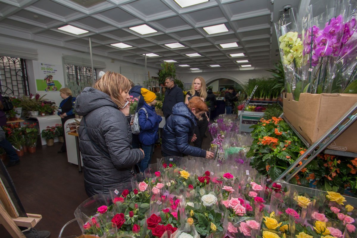 Всего в продаже участвовало более четырех тысяч экспонатов