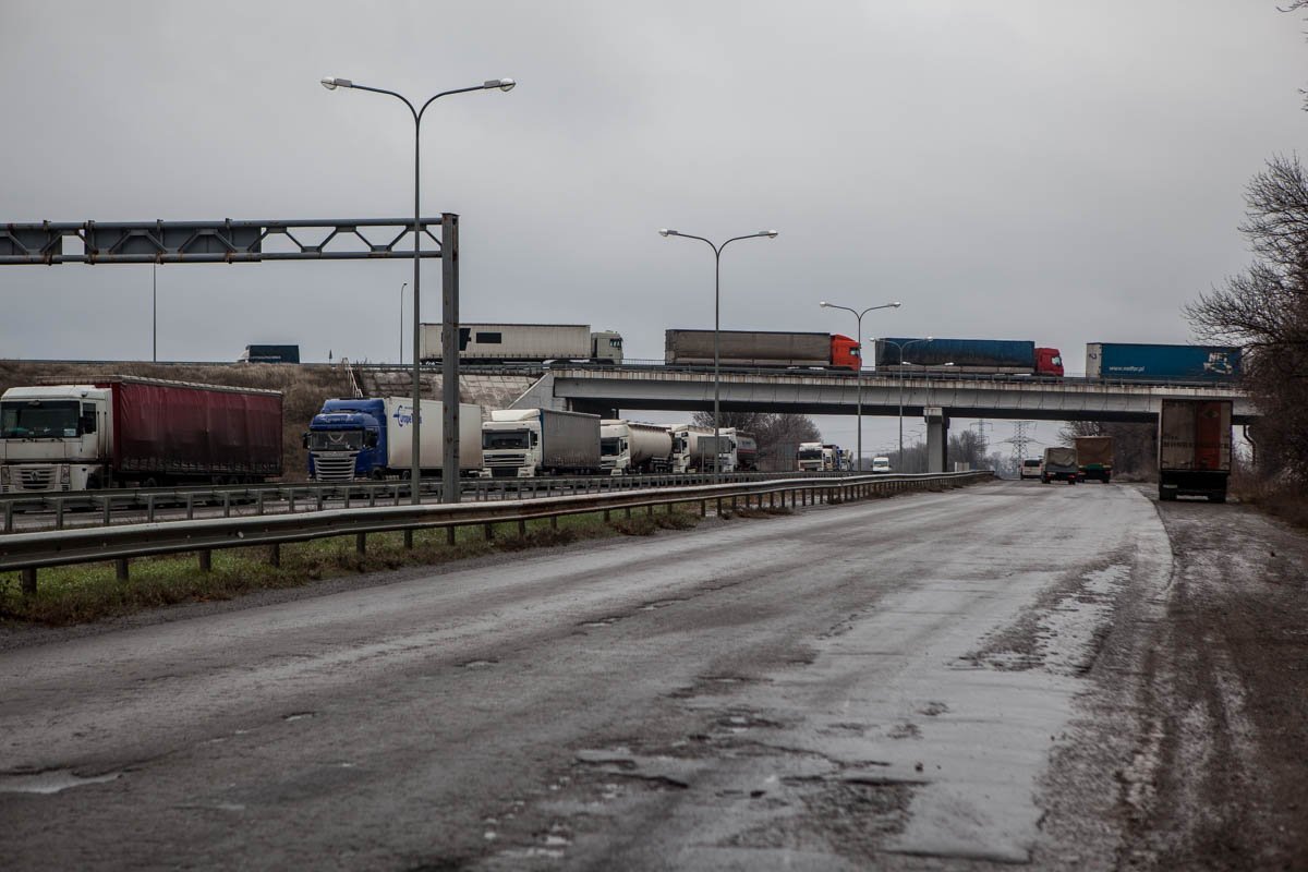 Массовое скопление длинномеров Массовое скопление длинномеров