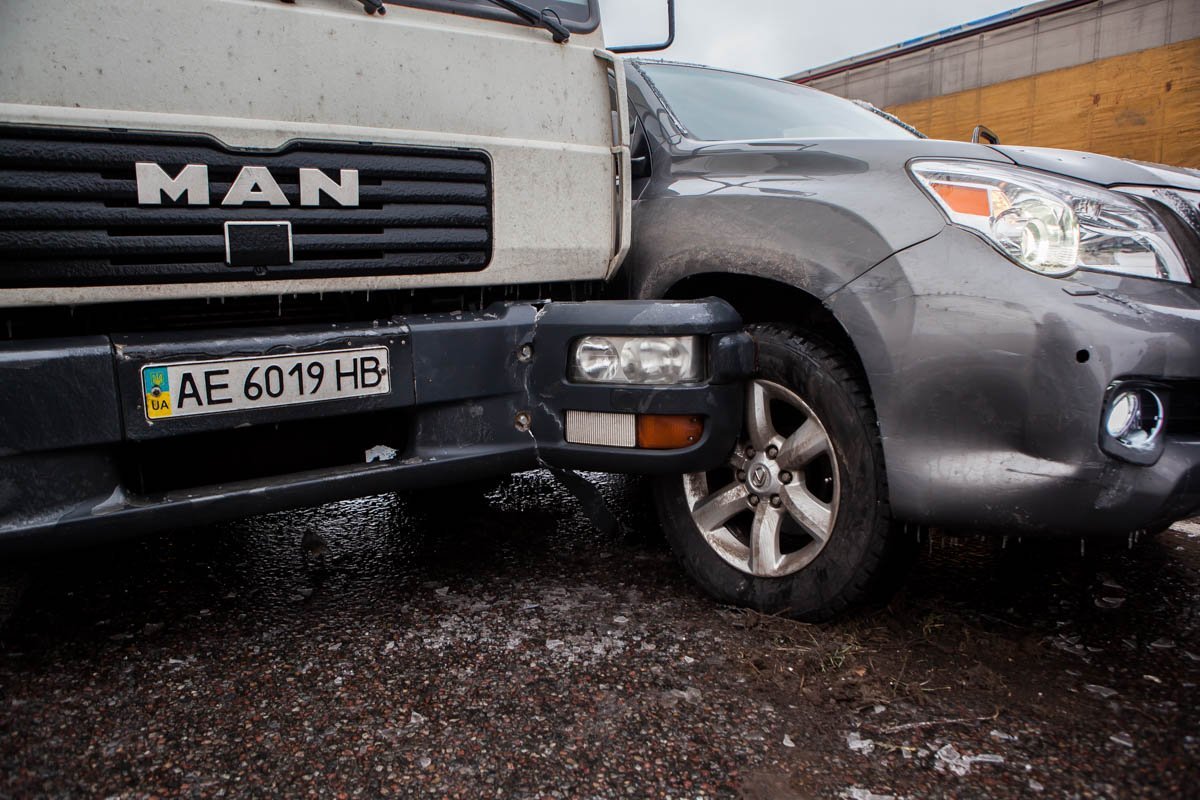 Man и Lexus отделались минимальными повреждениями Man и Lexus отделались минимальными повреждениями