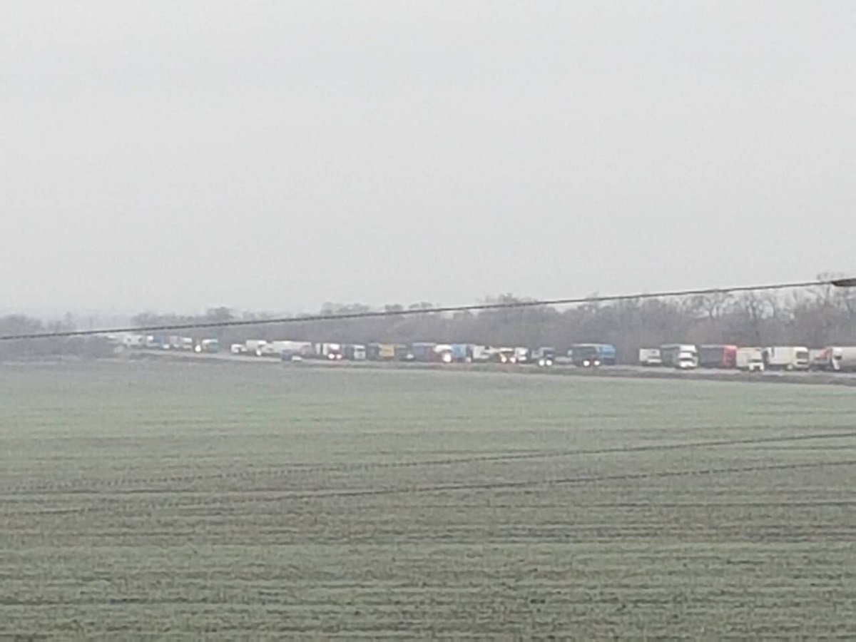 Трасса из Днепра в сторожу Запорожья еле движется