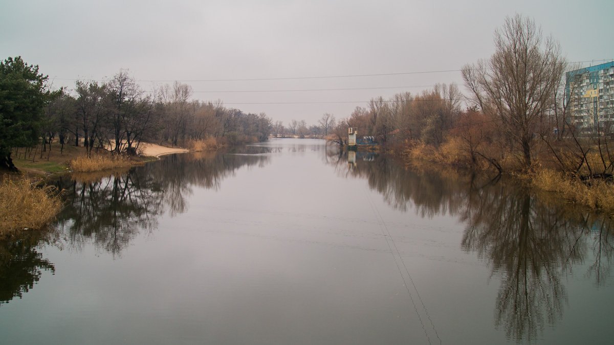 Туман уже опустился на речную гладь