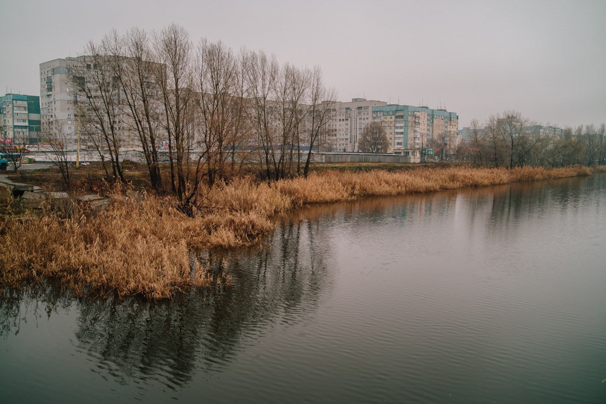 Где-то виднеется тонкая корочка льда