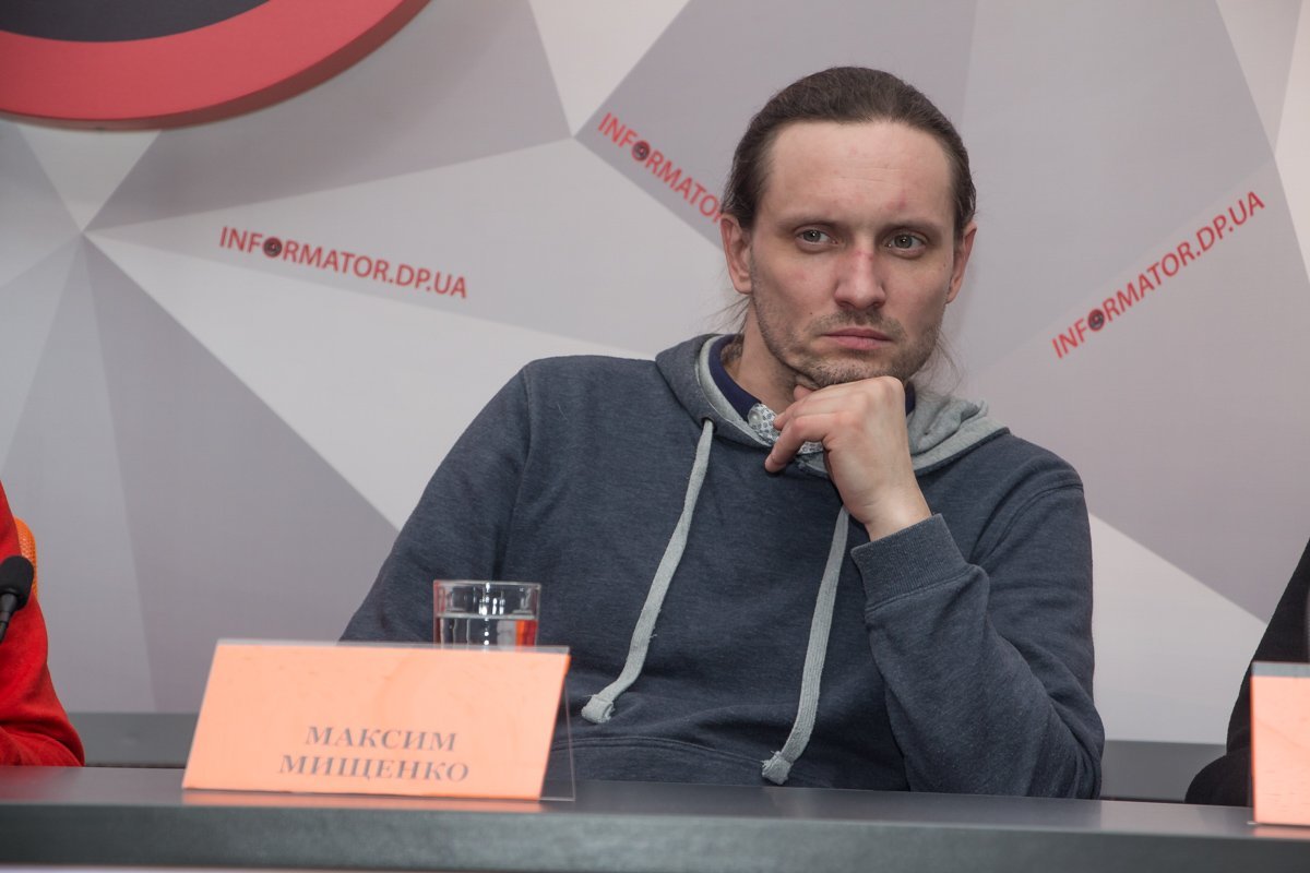 Максим Мищенко, гитара. Он родом из Херсона