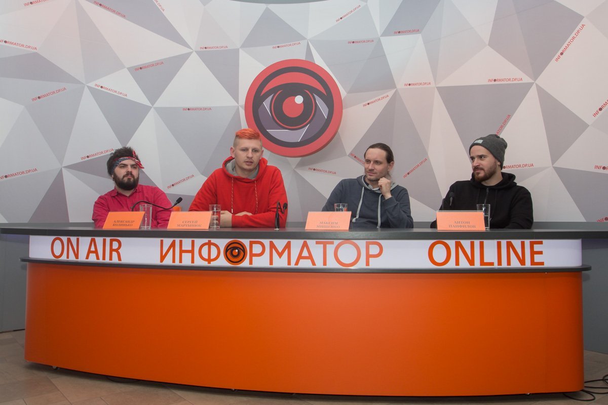 Состав "Фіолет" включает в себе всю географию Украины: Киев, Дубно, Херсон и Донецк