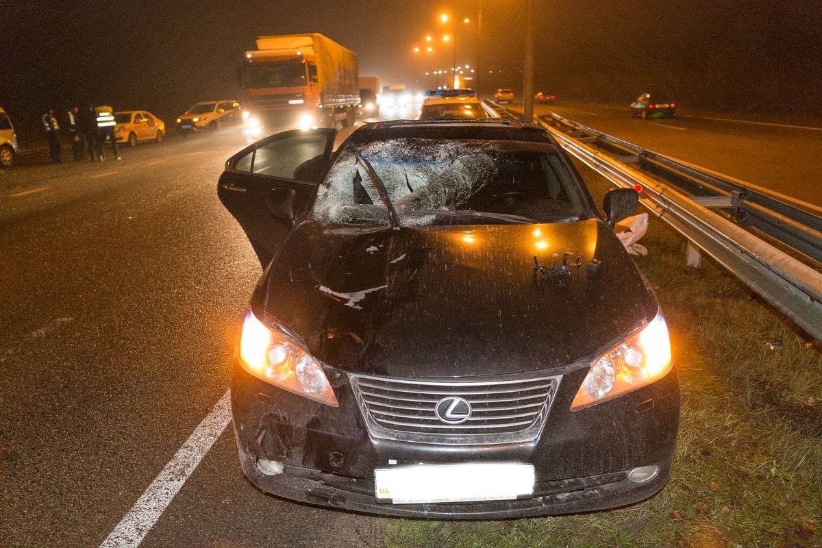 Повреждения на Lexus вследствие аварии Повреждения на Lexus вследствие аварии