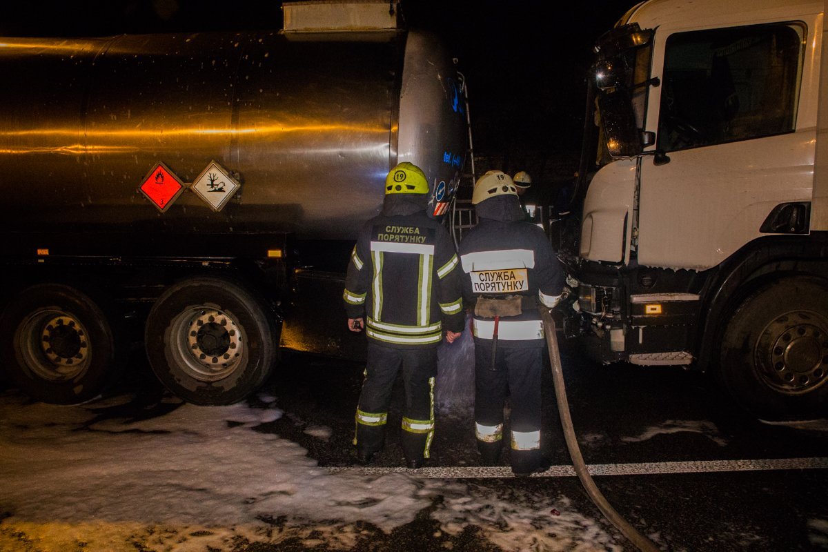 На месте работают несколько экипажей ГСЧС