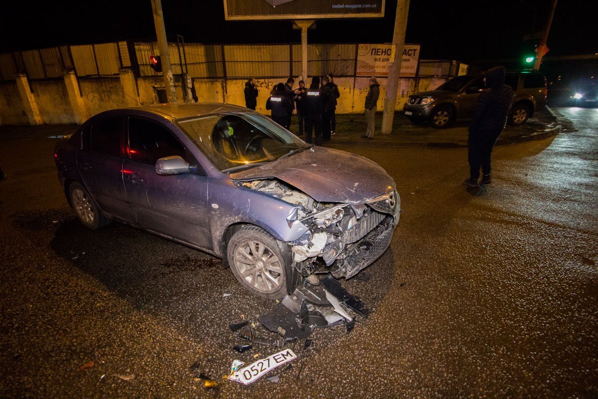 Mazda ехала по улице Янтарной Mazda ехала по улице Янтарной