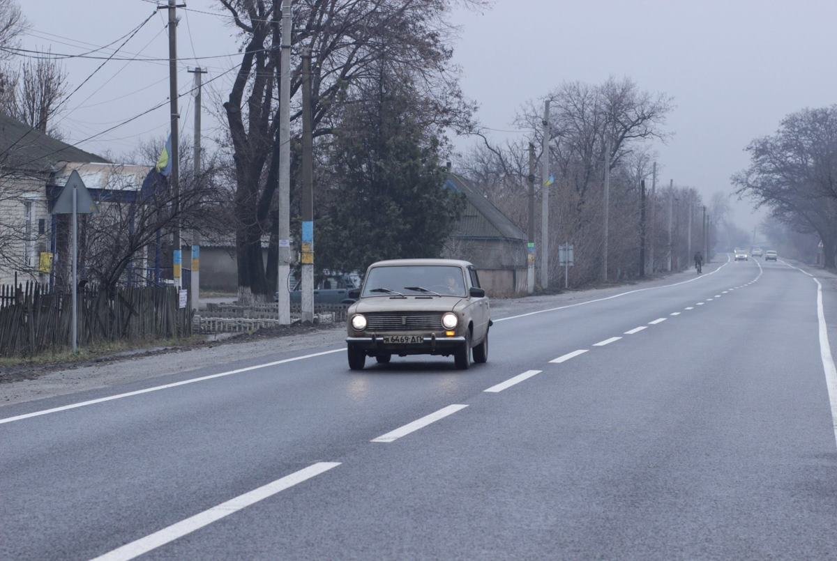 Участок дороги в Николаевке был одним из самых трудных для проезда Участок дороги в Николаевке был одним из самых трудных для проезда