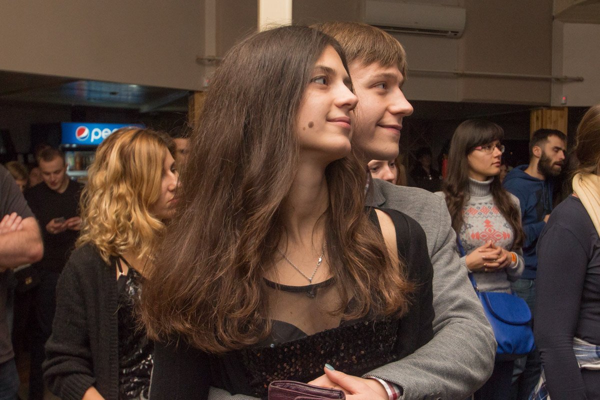 Романтика - не только песня "Фиолета": парень прямо со сцены попросил руки и сердца у девушки