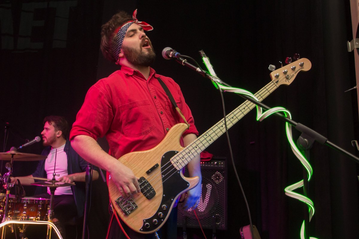 ...но и бэк-вокалом