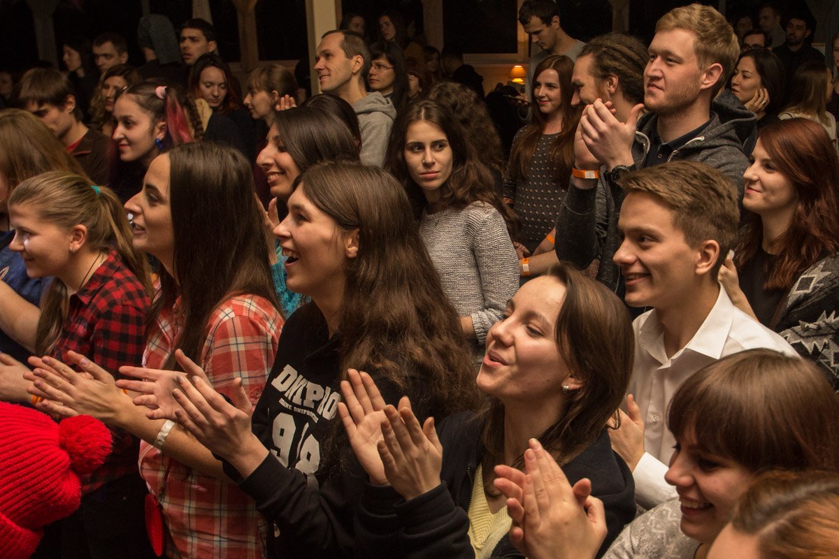 В зале были только счастливые и радостные лица у людей