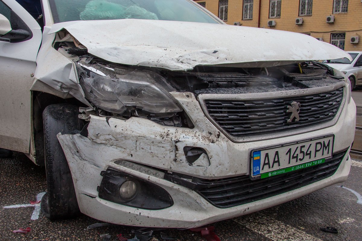 Повреждения Peugeot Повреждения Peugeot