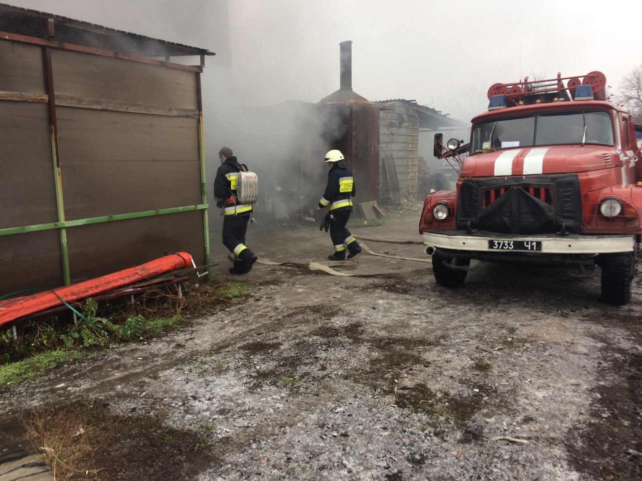 На месте работают сотрудники ГСЧС На месте работают сотрудники ГСЧС