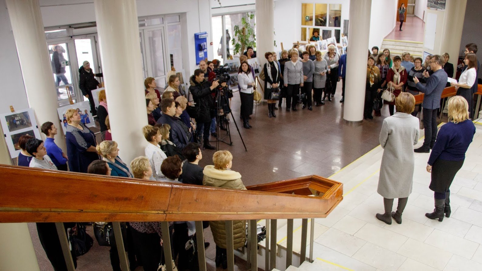 В Днепровской мэрии открыли выставку, посвященную инклюзивному образованию 2